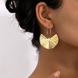 New Gold Tone Fan-Shaped Earrings